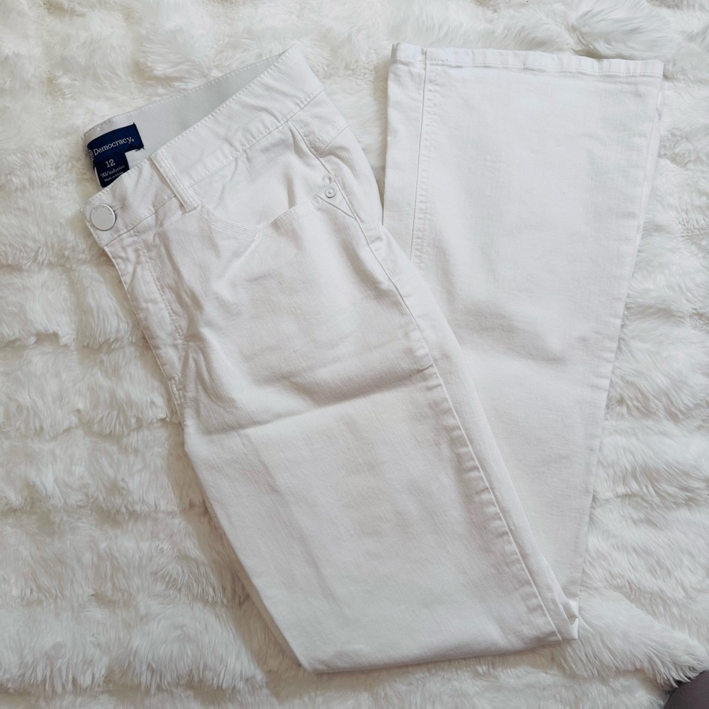 Democracy White Straight Leg Jeans Classic Style